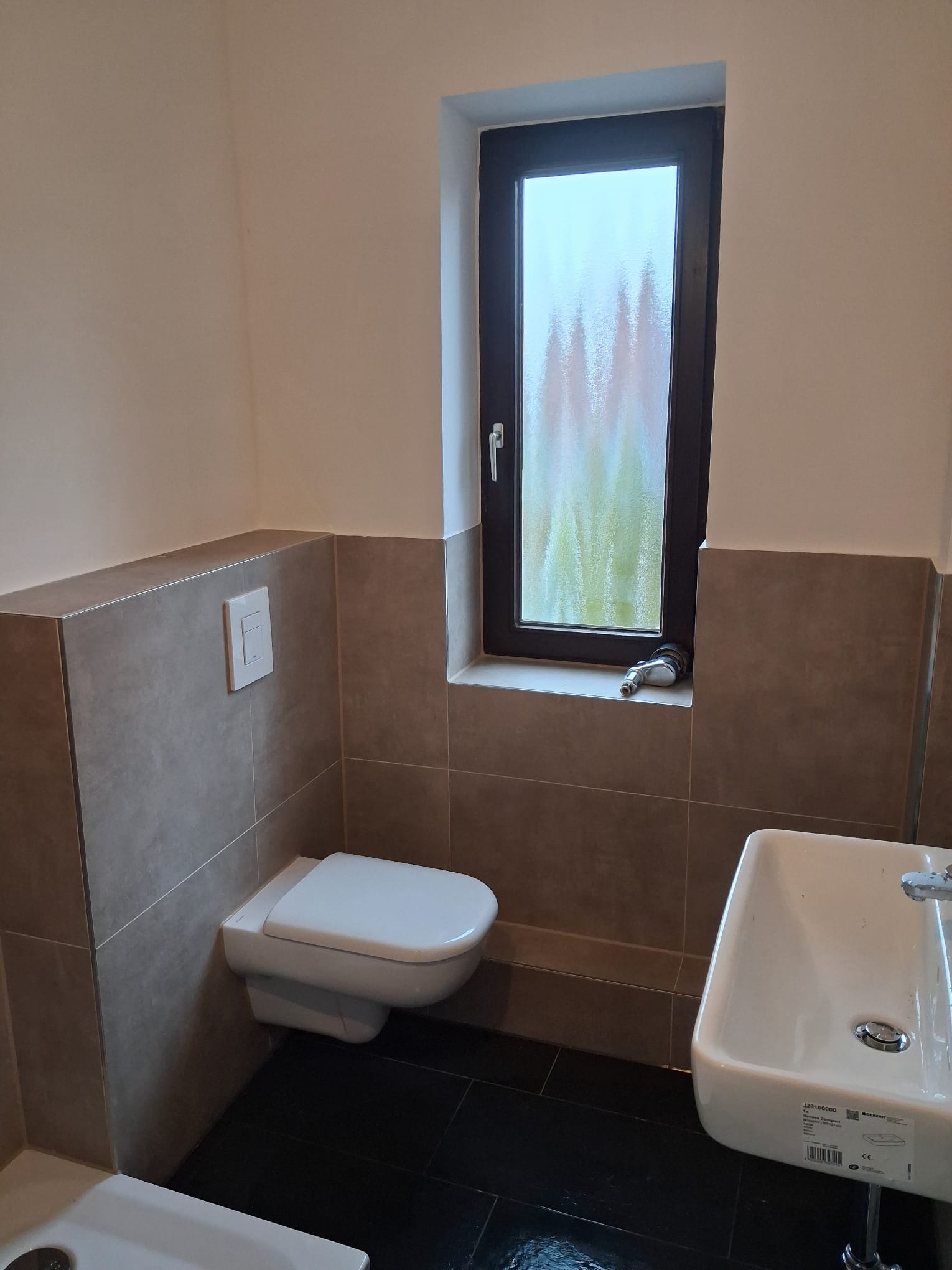 Fertiges Bad mit Sanitärinstallation