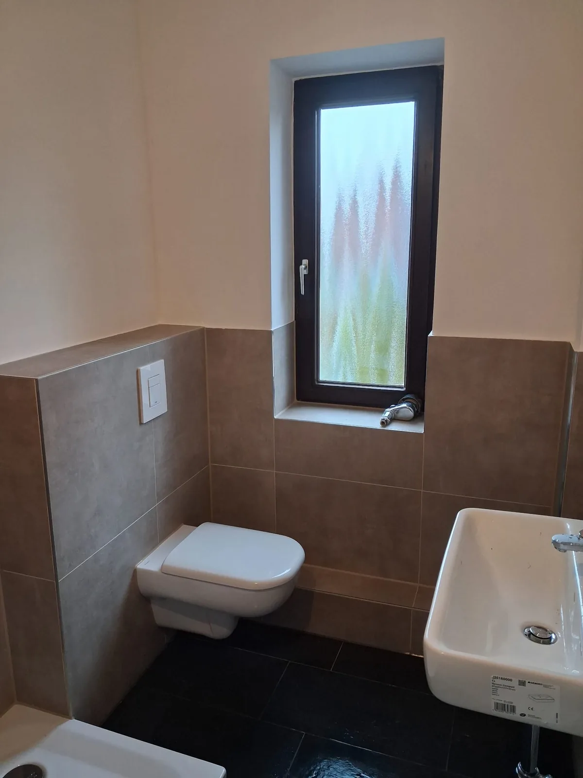 Fertiges Bad mit Sanitärinstallation